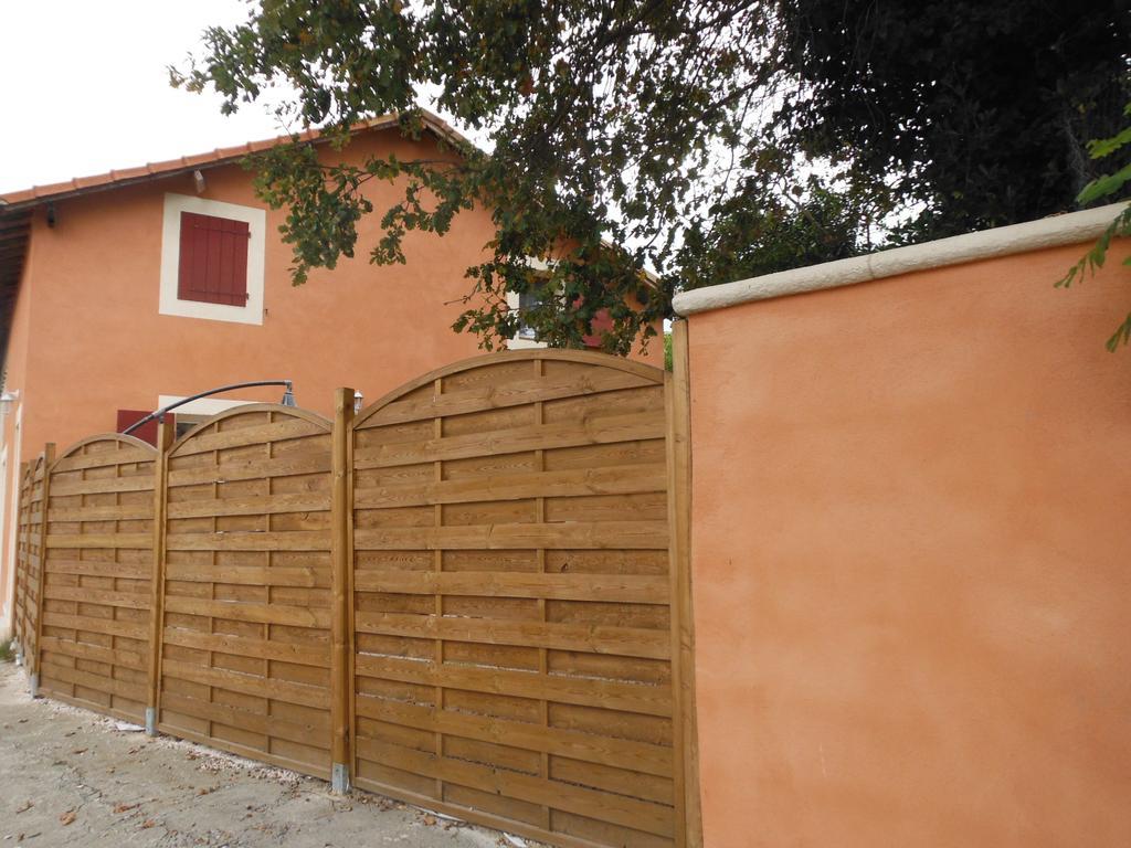 Appartement Le Romarin Mallemort Bagian luar foto